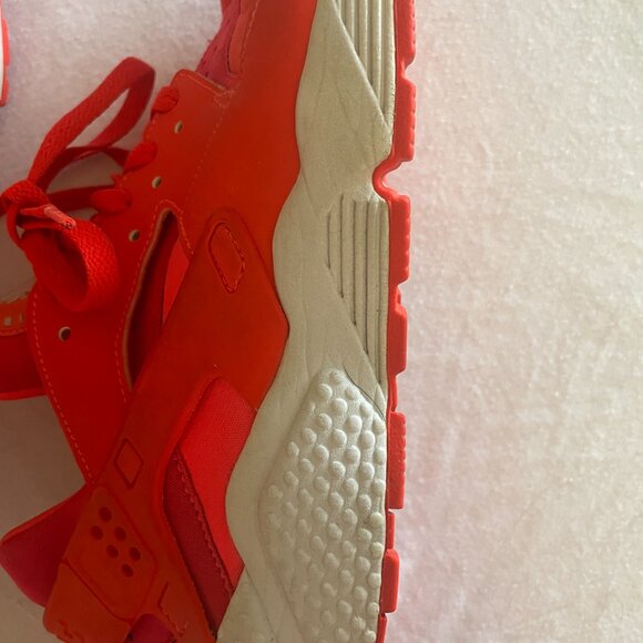Nike Air Huarache Run 2017 – Red & White Men’s Sneakers – Size 10 - Picture 5 of 8